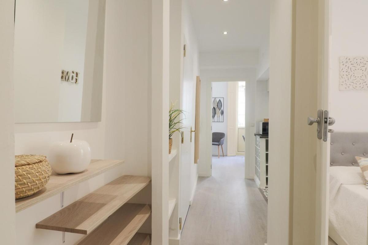 C93 - Trendy Two Bedrooms In Ollerias Малага Экстерьер фото